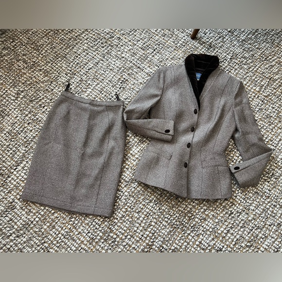 Vintage FW 1997 Thierry Mugler Pagoda Shoulders Skirt Suit FR Size 38 - Picture 6 of 15